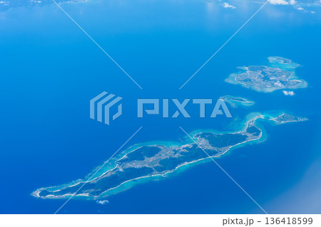 伊是名島伊平屋島上空 136418599