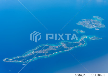 伊是名島伊平屋島上空 伊是名島伊平屋島上空 136418605