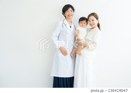 小児科医のイメージ 乳幼児 小児科医のイメージ 乳幼児 136419047