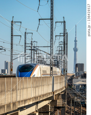 スカイツリーと新幹線 スカイツリーと新幹線 136419317