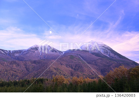 知床連山と月 136420003