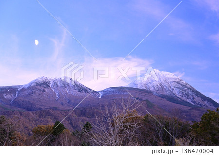 知床連山と月 136420004