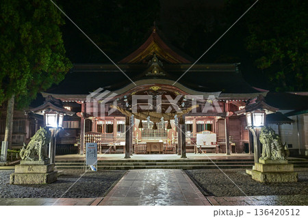 晩秋の白山比咩神社の紅葉 136420512