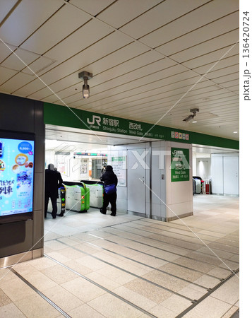 JR新宿駅の西改札① JR新宿駅の西改札① 136420724