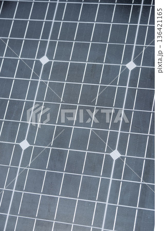 太陽光発電パネルの表面テクスチャクローズアップ 太陽光発電パネルの表面テクスチャクローズアップ 136421165