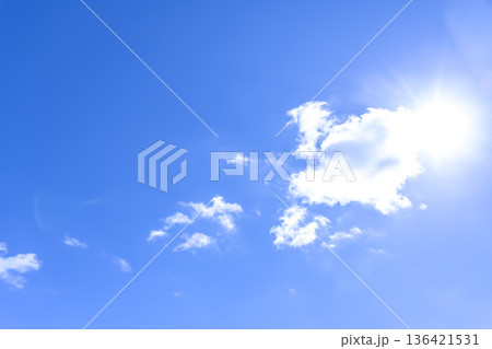 夏の空　太陽と雲　横浜 136421531