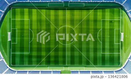 サッカー場の俯瞰画像 136421806
