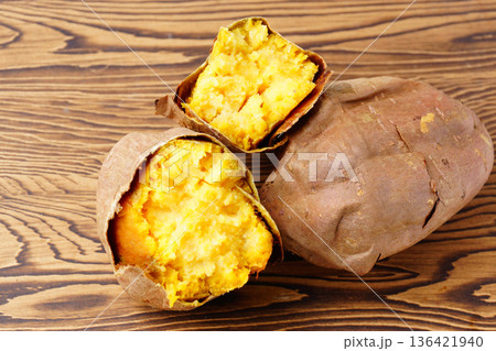 甘い安納芋 136421940