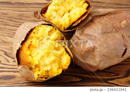 甘い安納芋 136421941