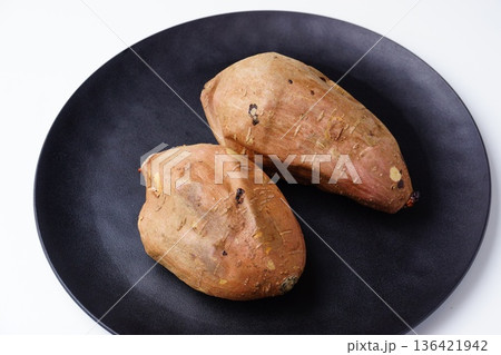 甘い安納芋 136421942