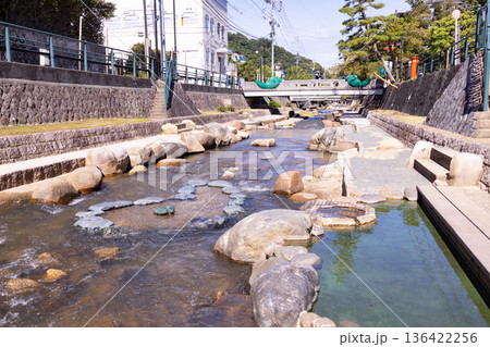 玉造温泉　しあわせ青めのう前の足湯 136422256