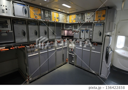 機内厨房 136422838