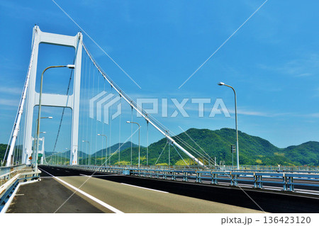 愛媛県 青空のしまなみ海道 愛媛県 青空のしまなみ海道 136423120
