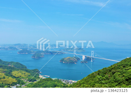 愛媛県 青空と海のしまなみ海道 愛媛県 青空と海のしまなみ海道 136423125