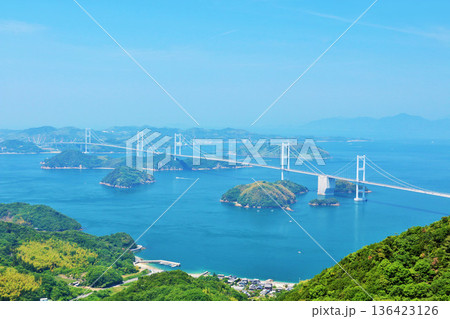 愛媛県 青空と海のしまなみ海道 愛媛県 青空と海のしまなみ海道 136423126