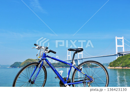 愛媛県 青空のしまなみ海道と自転車 愛媛県 青空のしまなみ海道と自転車 136423130