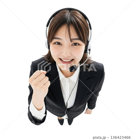 ガッツポーズをするハイアングルのコールセンターオペレーター（俯瞰・切り抜き・コピースペース・白バック 136423466