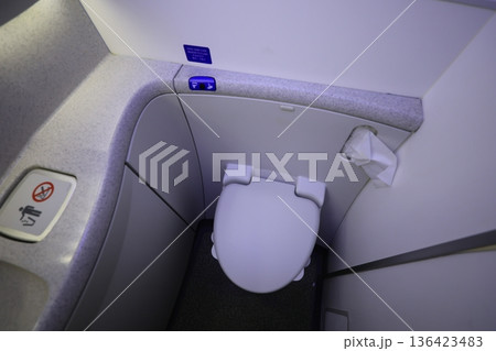飛行機トイレ 飛行機トイレ 136423483