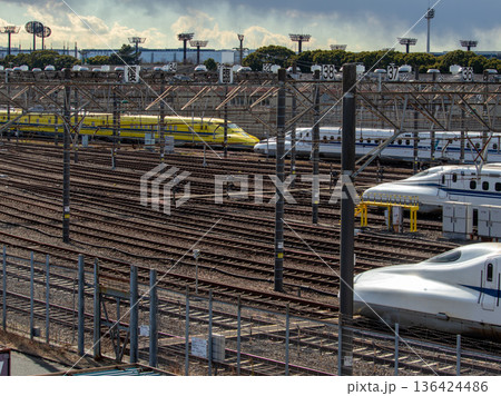 車両基地のドクターイエロー 136424486