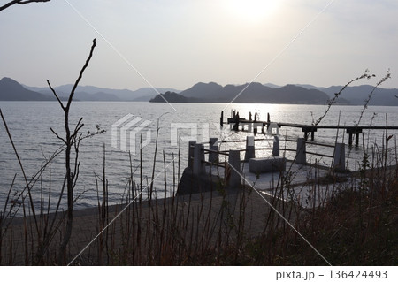 湾の桟橋 湾の桟橋 136424493