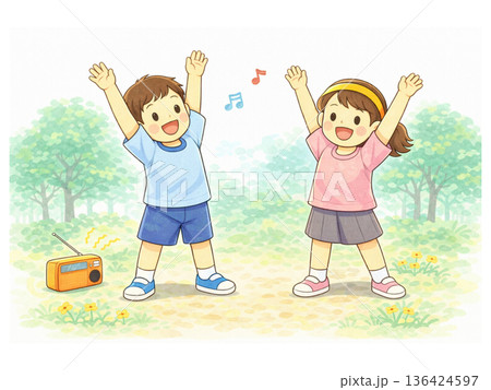 ラジオ体操する子供 136424597