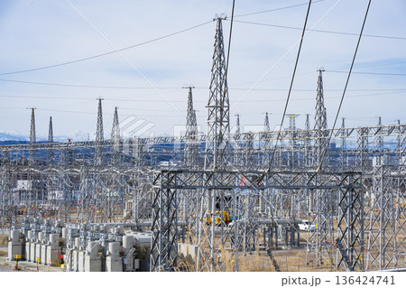 鉄塔 高圧鉄塔 送電線 鉄塔 高圧鉄塔 送電線 136424741