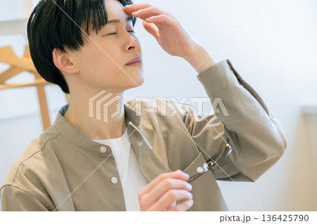 眼精疲労 男性 眼精疲労 男性 136425790