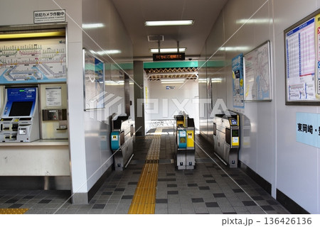 知立市 名鉄牛田駅(東岡崎・豊橋方面)の改札口 知立市 名鉄牛田駅(東岡崎・豊橋方面)の改札口 136426136