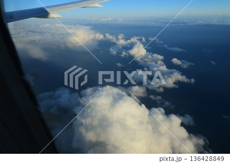 機内窓からの景色 機内窓からの景色 136428849