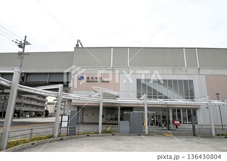 JRおおさか東線の南吹田駅 JRおおさか東線の南吹田駅 136430804