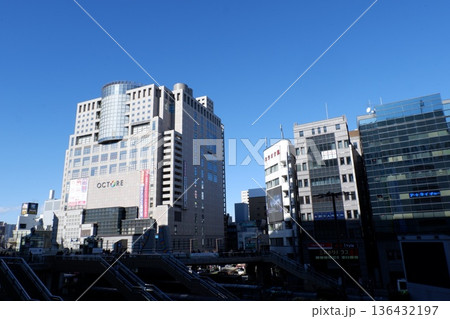 八王子市旭町の街並み 136432197