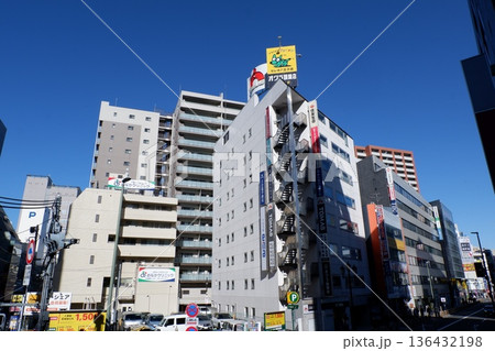 八王子市旭町の街並み 136432198