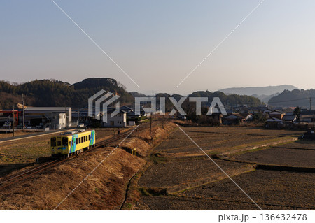 黄砂模様の冬の日〜平成筑豊鉄道400型「菜の花号」 黄砂模様の冬の日〜平成筑豊鉄道400型「菜の花号」 136432478