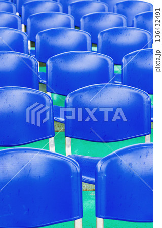 Rows of blue plastic stadium chairs in perspective Rows of blue plastic stadium chairs in perspective 136432491