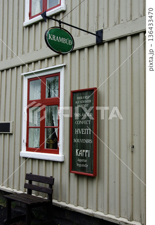 アイスランドのアウルバイル野外博物館にある看板 アイスランドのアウルバイル野外博物館にある看板 136433470