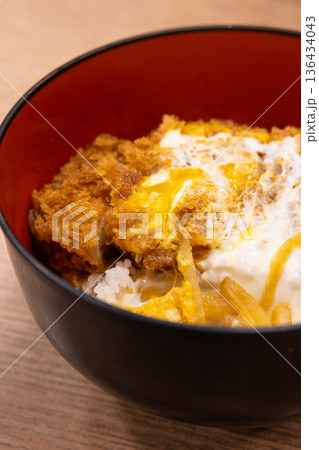 美味しい蕎麦屋のロースかつ丼 136434043