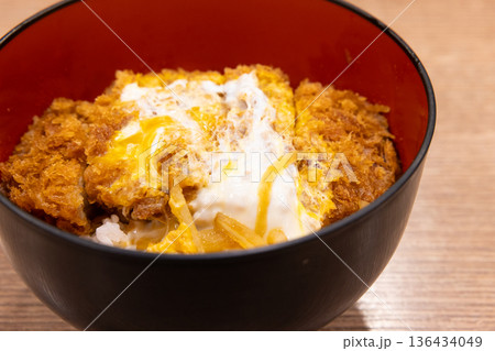 美味しい蕎麦屋のロースかつ丼 美味しい蕎麦屋のロースかつ丼 136434049