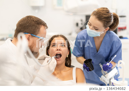 woman came to treat her teeth to a man woman came to treat her teeth to a man 136434082
