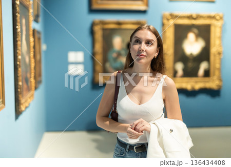 Student in the Art Gallery 136434408