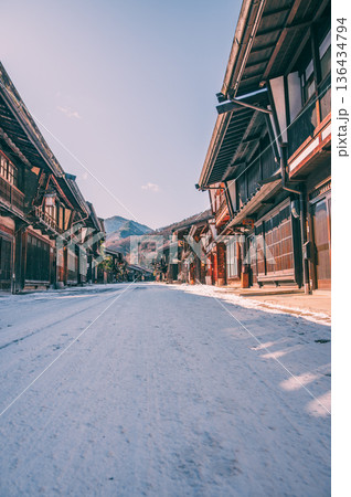 【奈良井宿】雪景色の宿場町【木曽路】 136434794