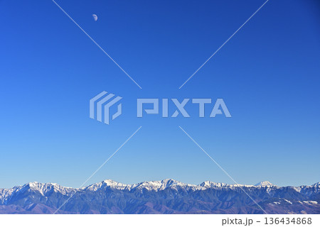 千畳敷カールから南アルプスを眺める 千畳敷カールから南アルプスを眺める 136434868