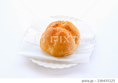 クリームたっぷりシュークリーム クリームたっぷりシュークリーム 136435125