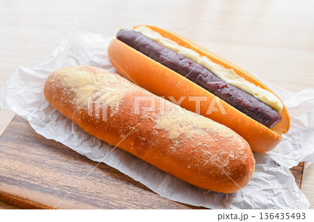 きなこ揚げパンとあんバターコッペパン 136435493