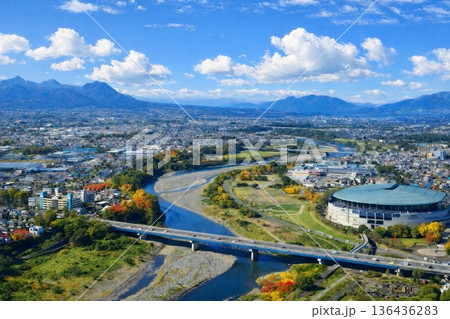 前橋県庁より日本トーターグリーンドーム前橋方面を望む 136436283