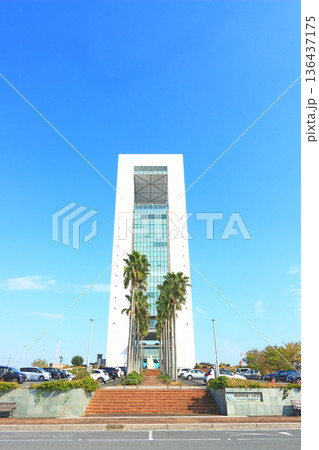 三重県四日市市、四日市港ポートビルの風景 三重県四日市市、四日市港ポートビルの風景 136437175