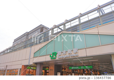 神奈川県横浜市、JR桜木町駅の風景 神奈川県横浜市、JR桜木町駅の風景 136437786