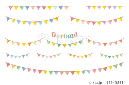 カラフルな三角旗のガーランド　バリエーション素材セット （直線・曲線・ロング・ショート） 136438314