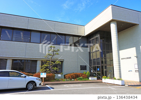 愛知県豊明市、豊明市立図書館の風景 136438434