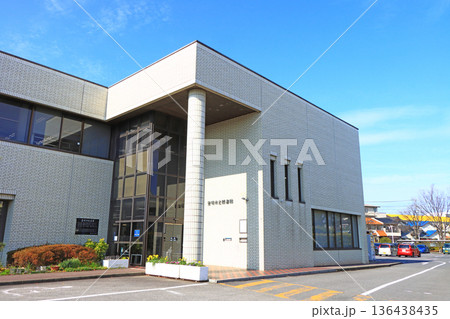 愛知県豊明市、豊明市立図書館の風景 136438435