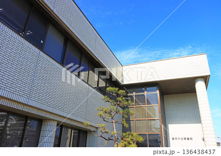 愛知県豊明市、豊明市立図書館の風景 136438437